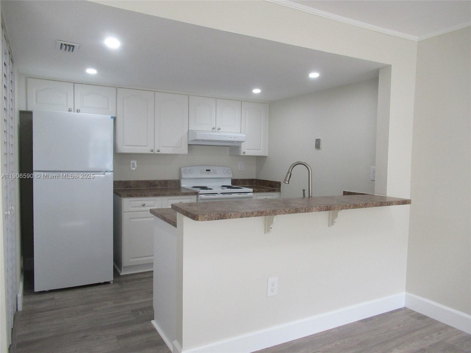 GABLES POINT III CONDO - Residential