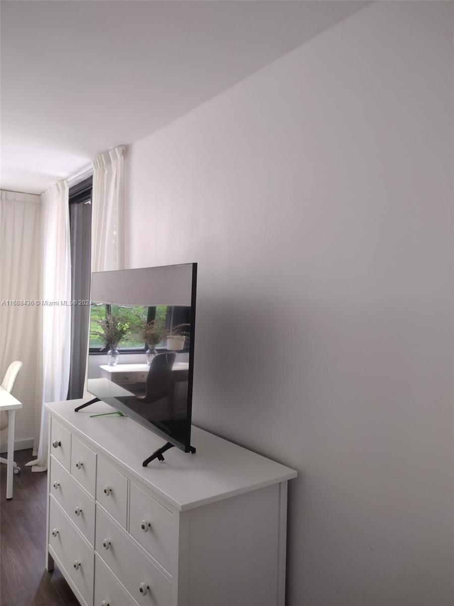 KEY COLONY CONDO #4 - Residential Lease