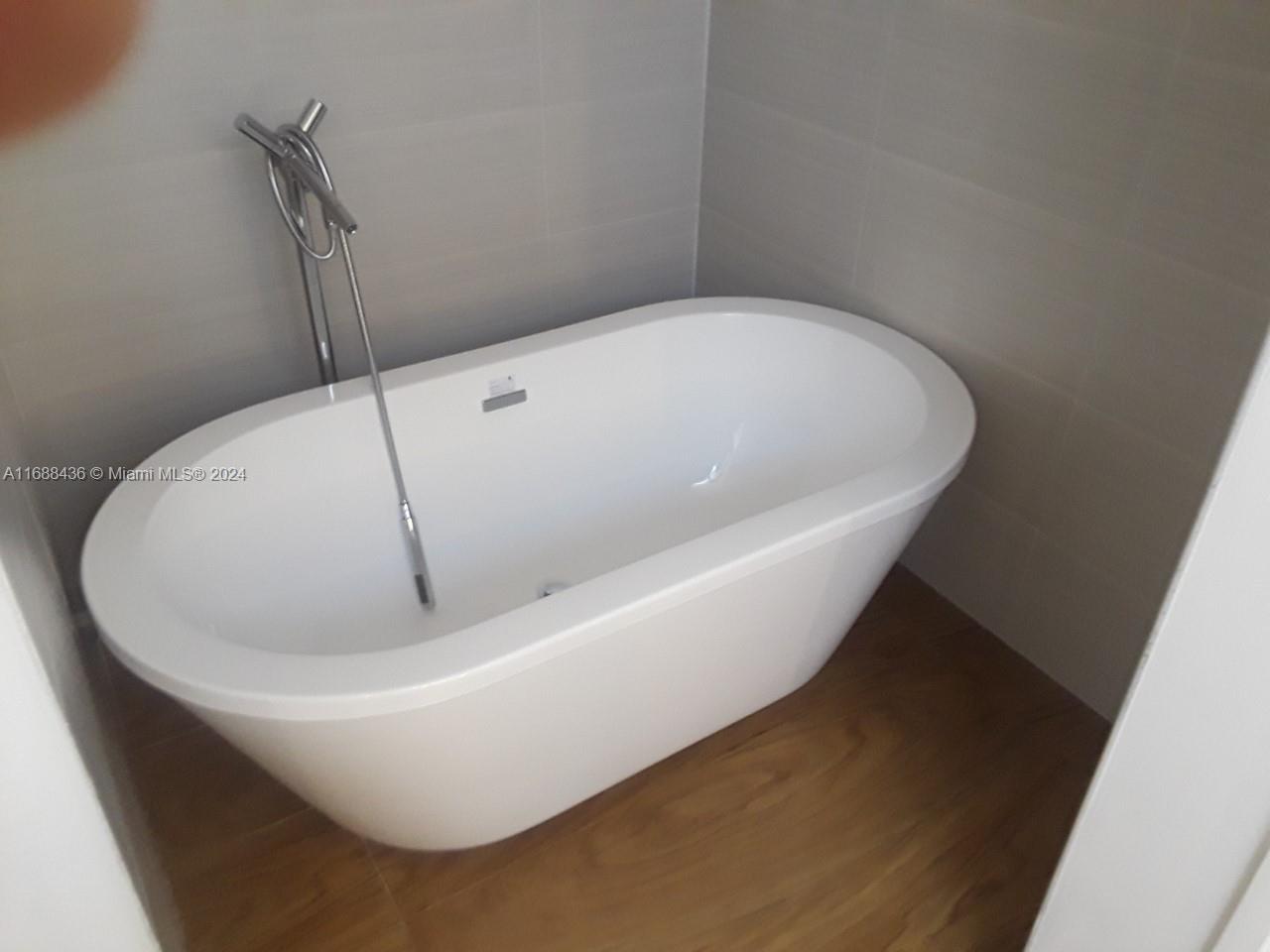 KEY COLONY CONDO #4 - Residential Lease