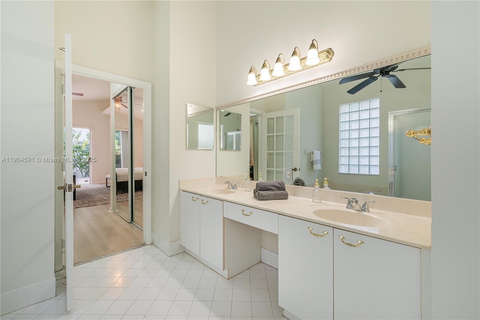 TOWNGATE - CANARY BAY - Residential