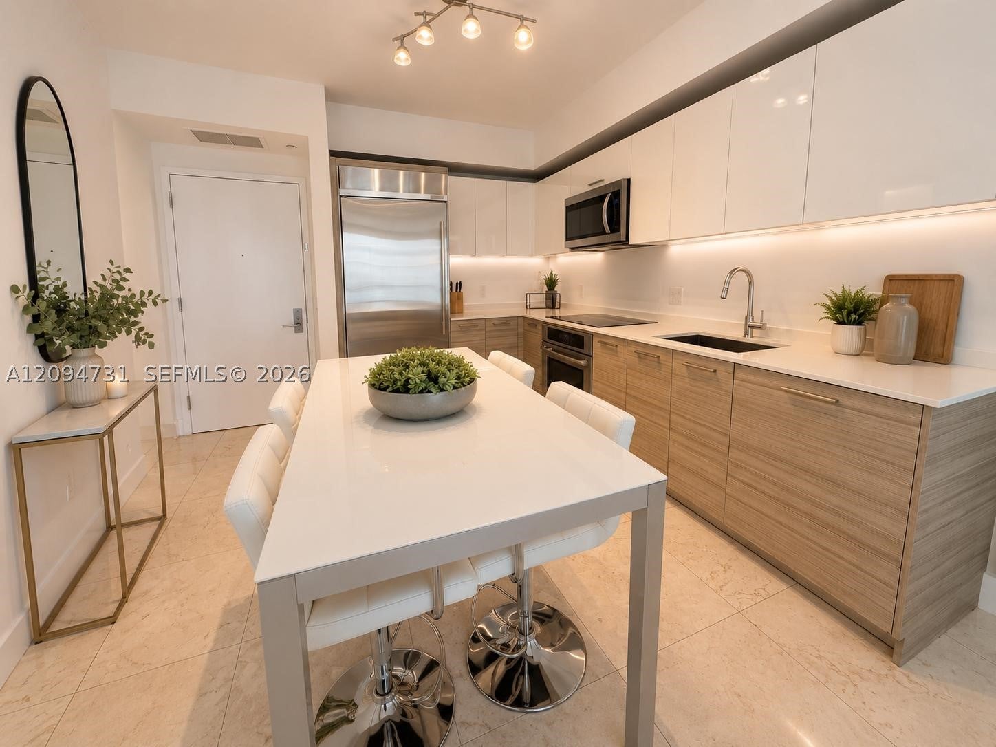 1300 Brickell Bay Dr 1904
