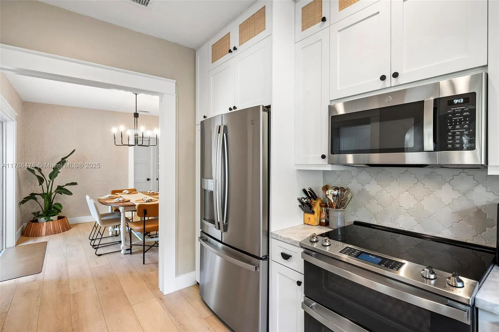 Coral Gables, Florida 33134, United States, 4 Bedrooms Bedrooms, ,3 BathroomsBathrooms,Residential,Active,92692