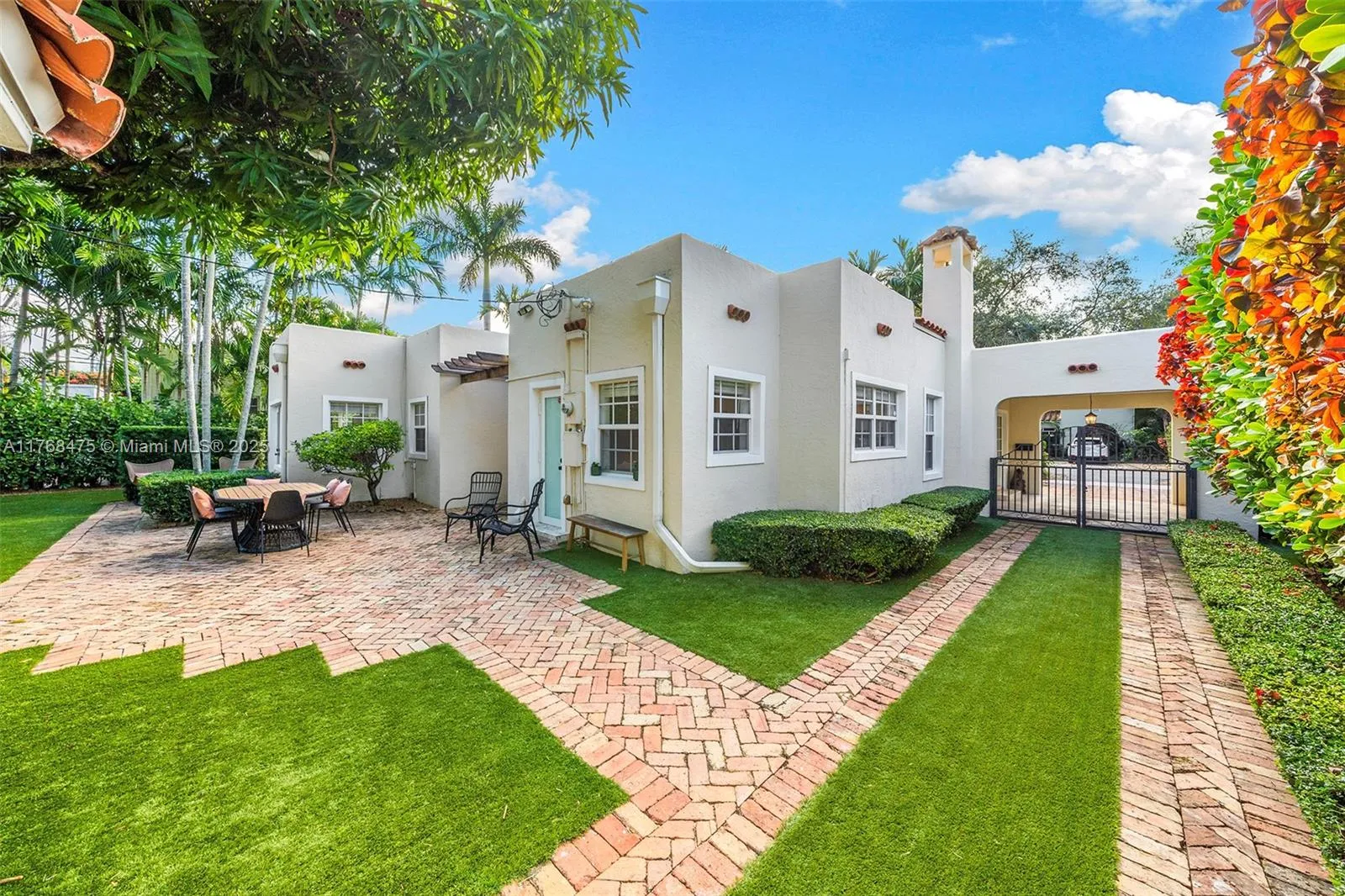 Coral Gables, Florida 33134, United States, 4 Bedrooms Bedrooms, ,3 BathroomsBathrooms,Residential,Active,92692