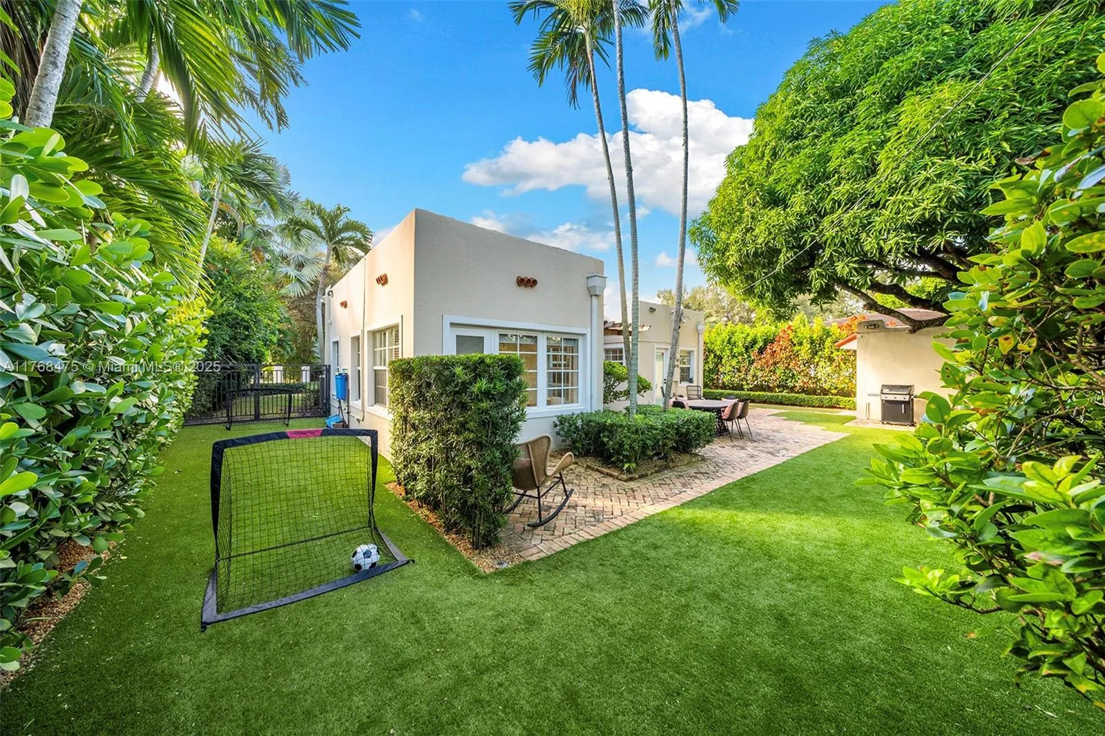 Coral Gables, Florida 33134, United States, 4 Bedrooms Bedrooms, ,3 BathroomsBathrooms,Residential,Active,92692