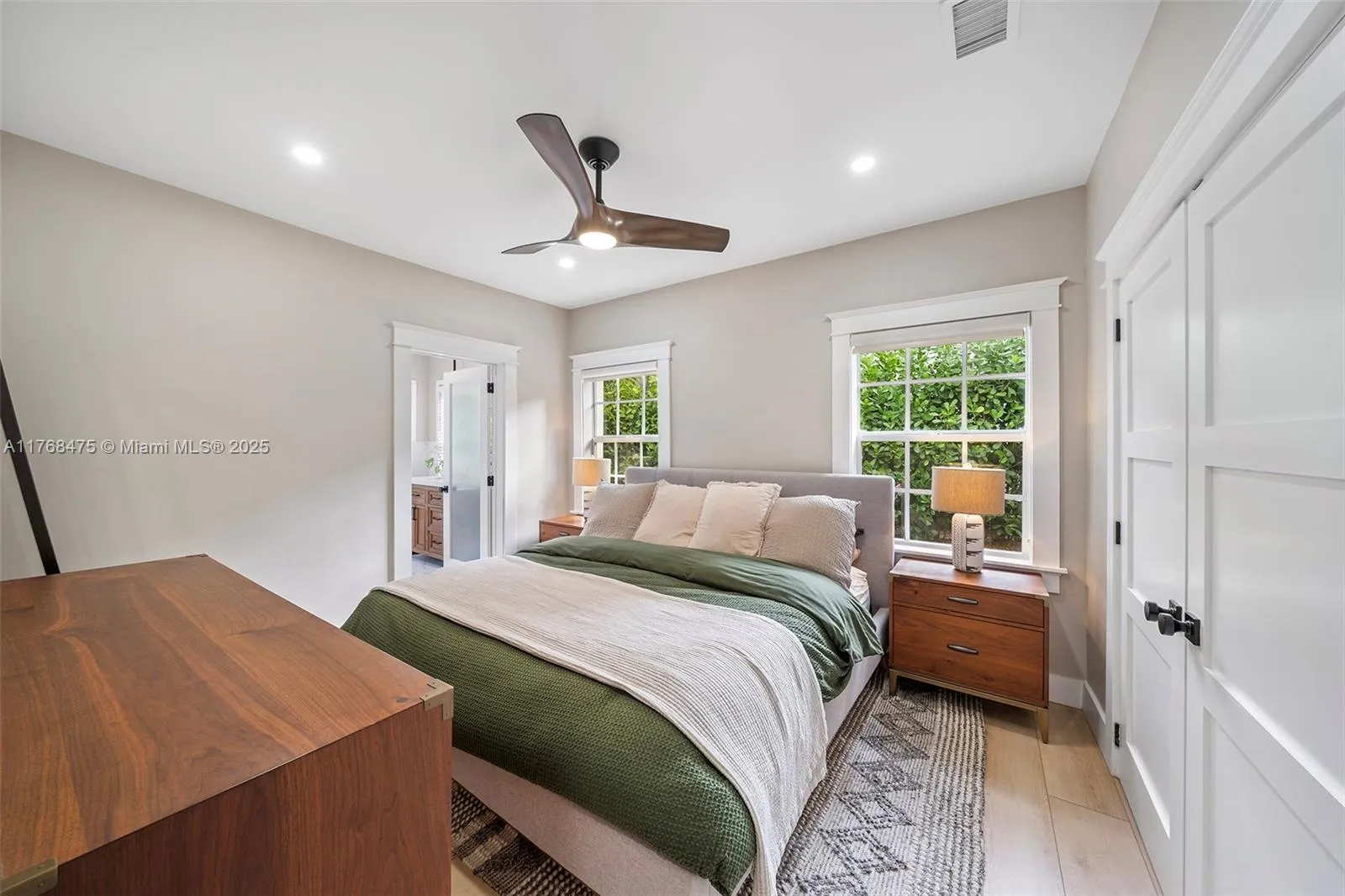 Coral Gables, Florida 33134, United States, 4 Bedrooms Bedrooms, ,3 BathroomsBathrooms,Residential,Active,92692