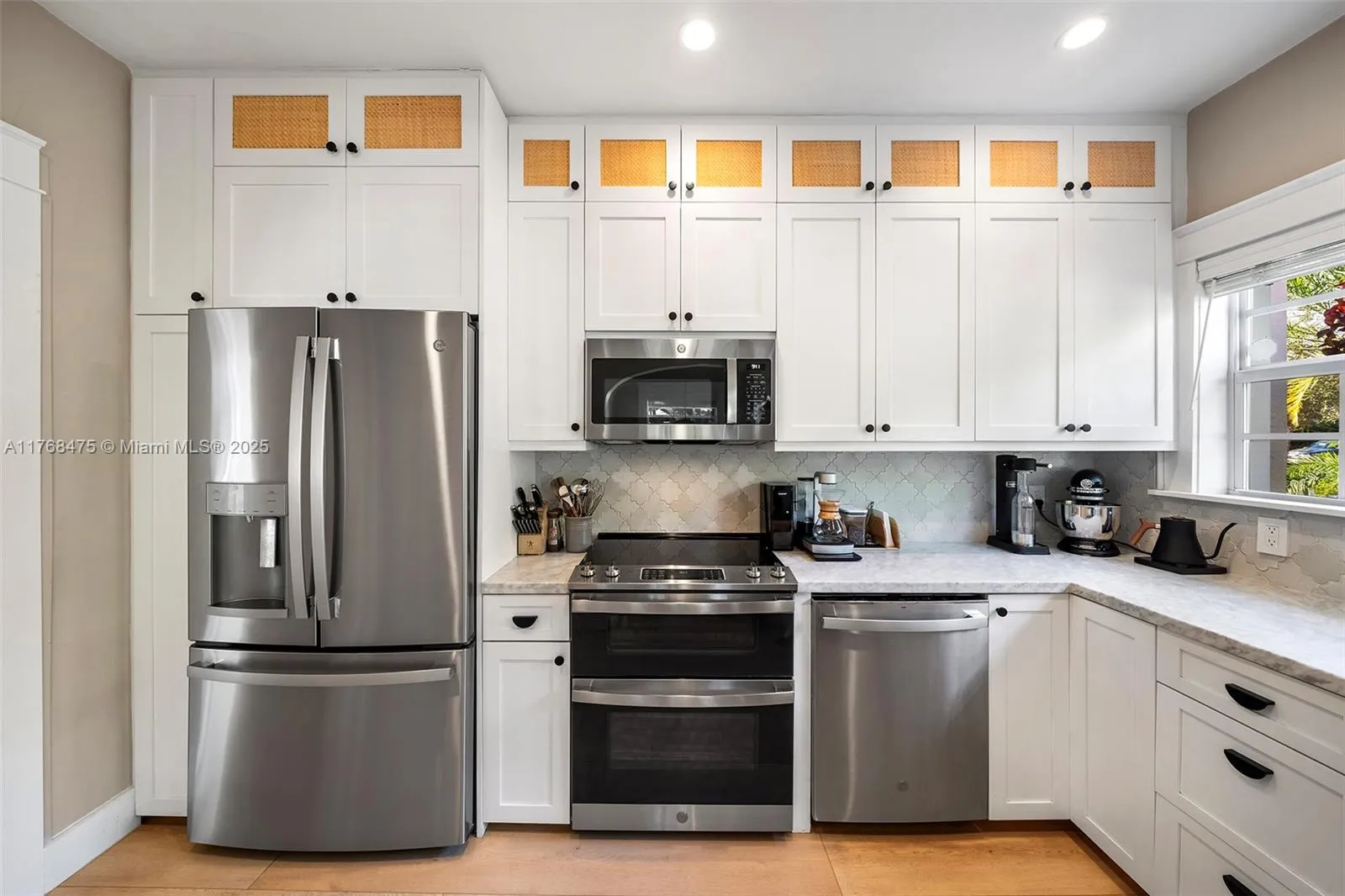 Coral Gables, Florida 33134, United States, 4 Bedrooms Bedrooms, ,3 BathroomsBathrooms,Residential,Active,92692