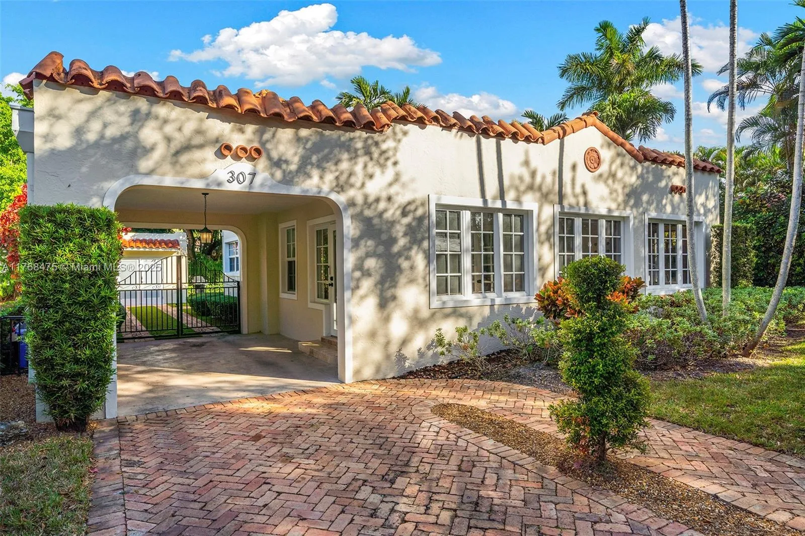 Coral Gables, Florida 33134, United States, 4 Bedrooms Bedrooms, ,3 BathroomsBathrooms,Residential,Active,92692