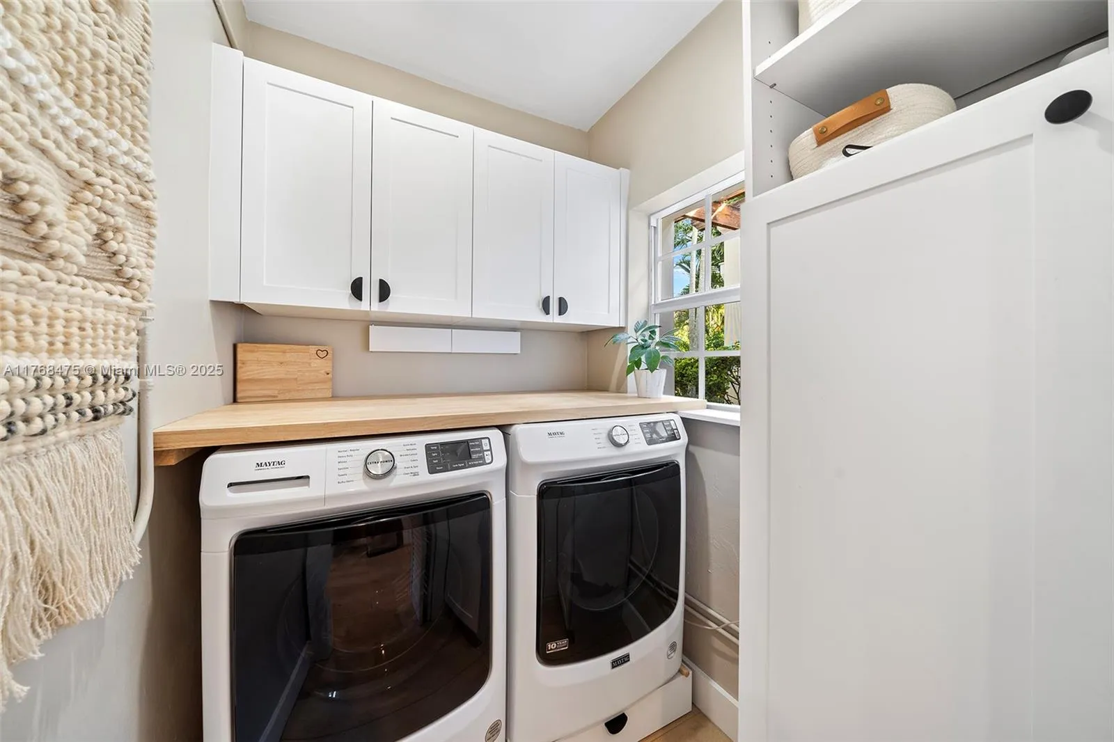 Coral Gables, Florida 33134, United States, 4 Bedrooms Bedrooms, ,3 BathroomsBathrooms,Residential,Active,92692