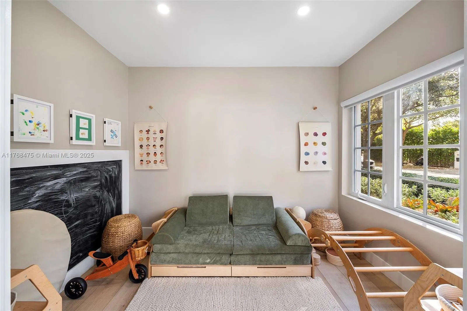 Coral Gables, Florida 33134, United States, 4 Bedrooms Bedrooms, ,3 BathroomsBathrooms,Residential,Active,92692