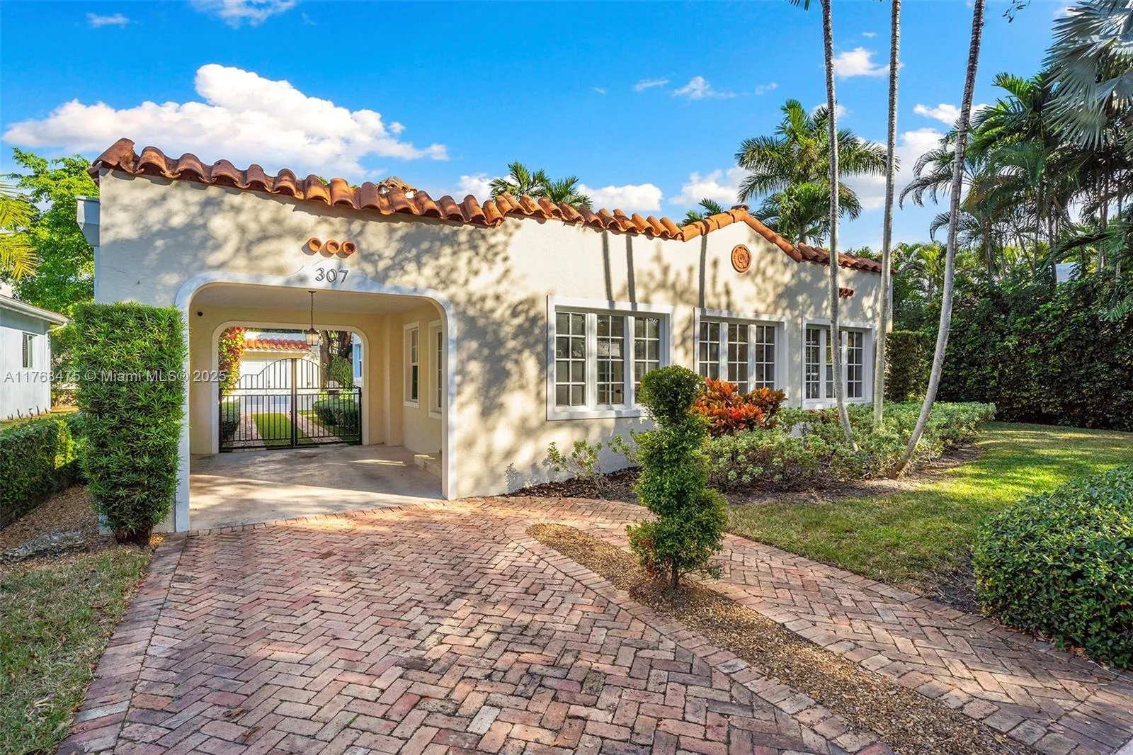 Coral Gables, Florida 33134, United States, 4 Bedrooms Bedrooms, ,3 BathroomsBathrooms,Residential,Active,92692