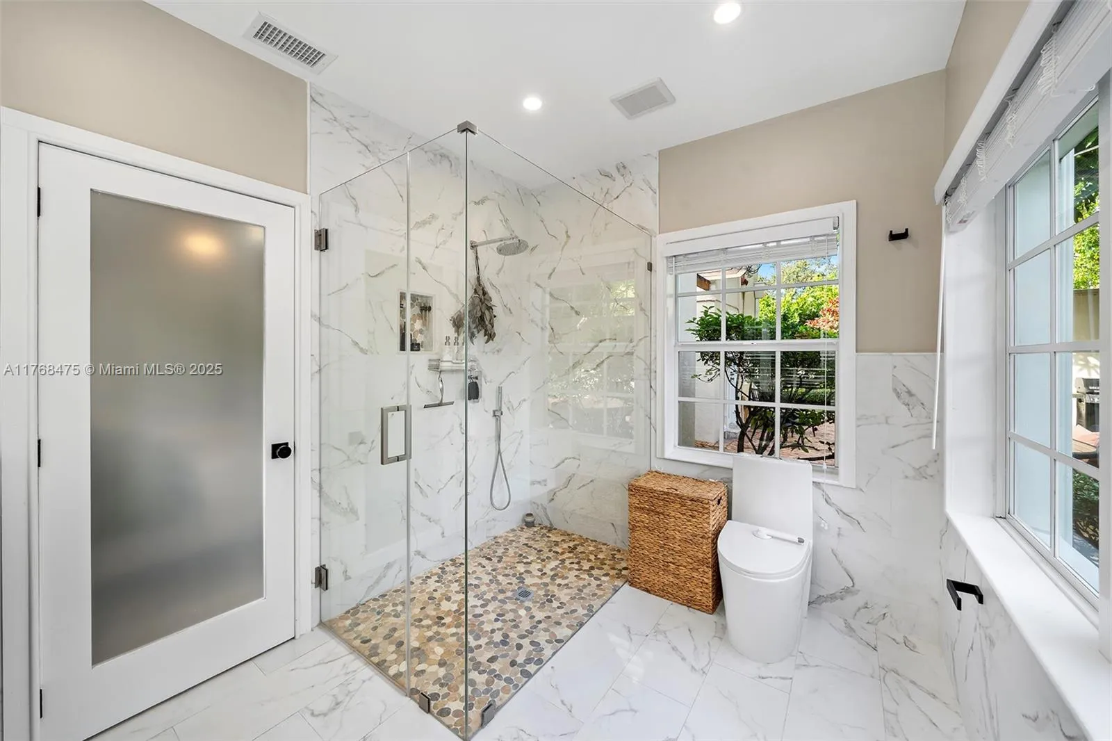 Coral Gables, Florida 33134, United States, 4 Bedrooms Bedrooms, ,3 BathroomsBathrooms,Residential,Active,92692