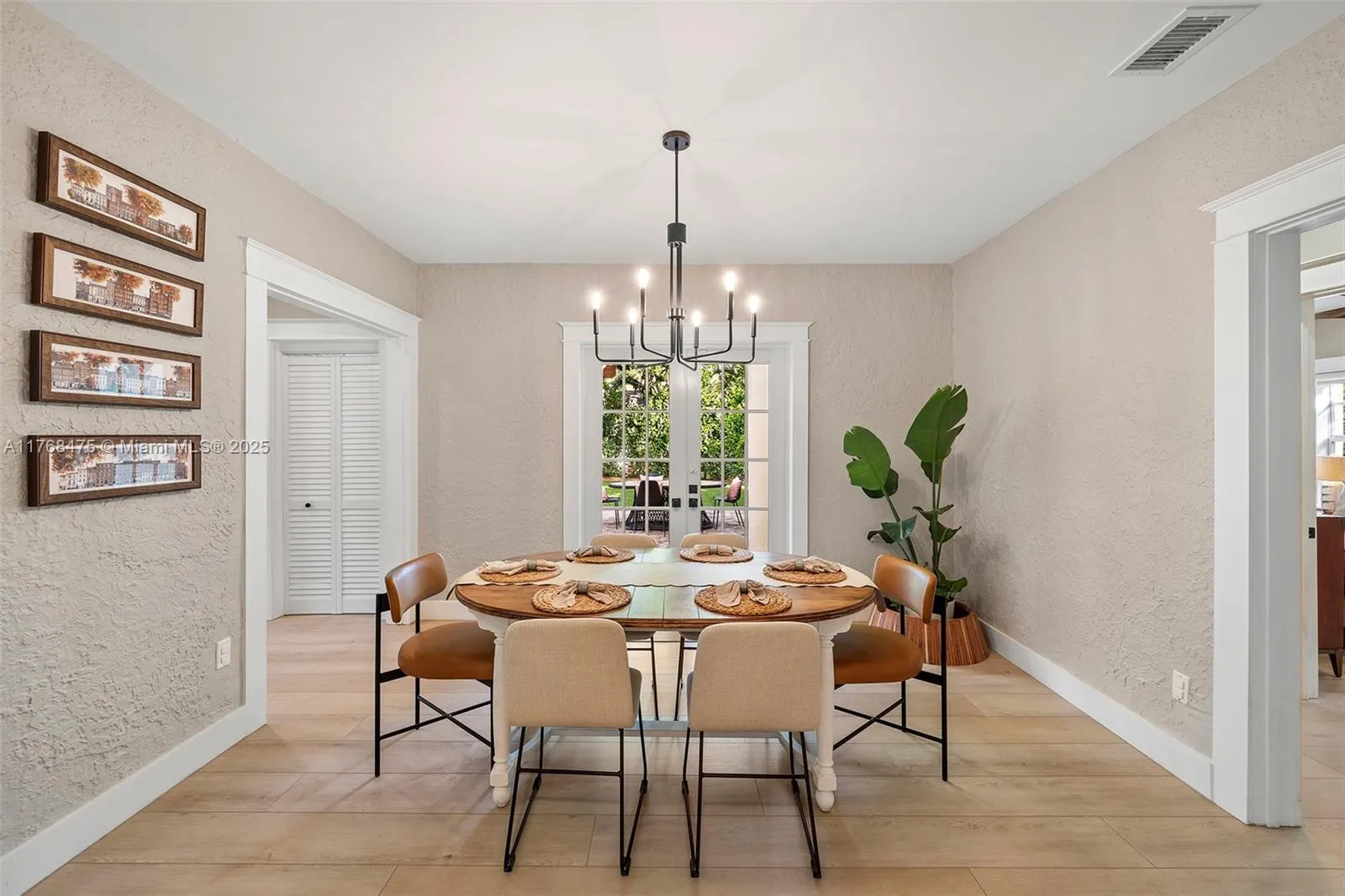 Coral Gables, Florida 33134, United States, 4 Bedrooms Bedrooms, ,3 BathroomsBathrooms,Residential,Active,92692