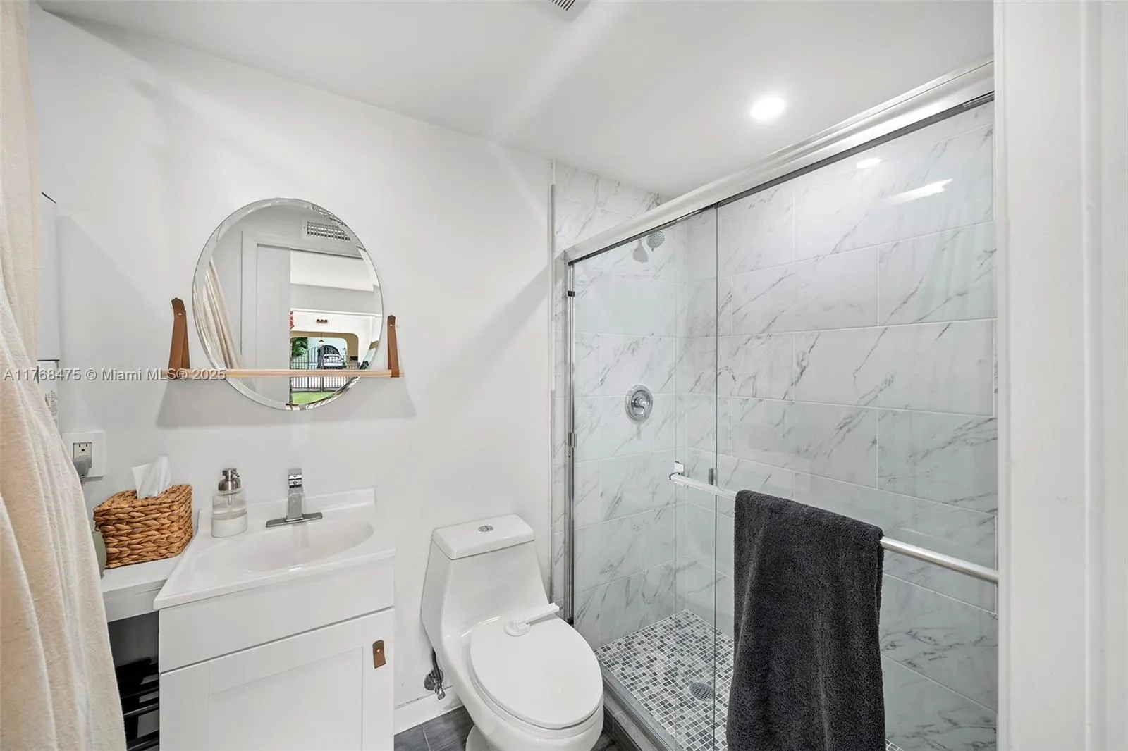 Coral Gables, Florida 33134, United States, 4 Bedrooms Bedrooms, ,3 BathroomsBathrooms,Residential,Active,92692