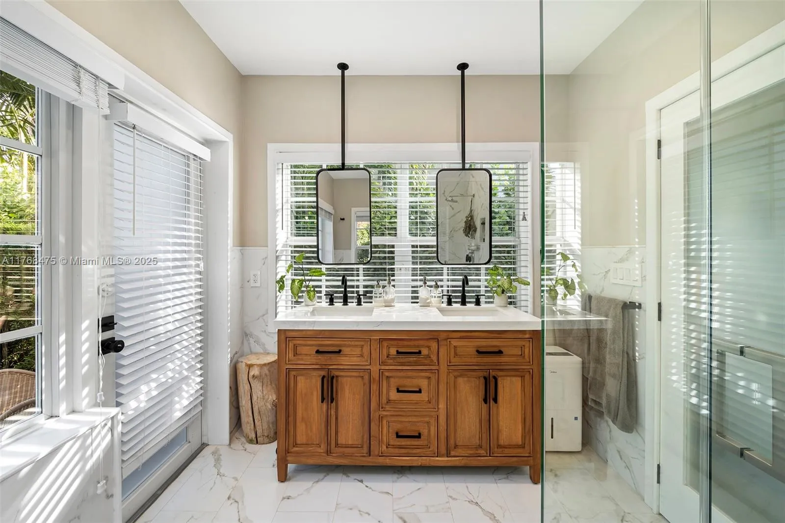 Coral Gables, Florida 33134, United States, 4 Bedrooms Bedrooms, ,3 BathroomsBathrooms,Residential,Active,92692