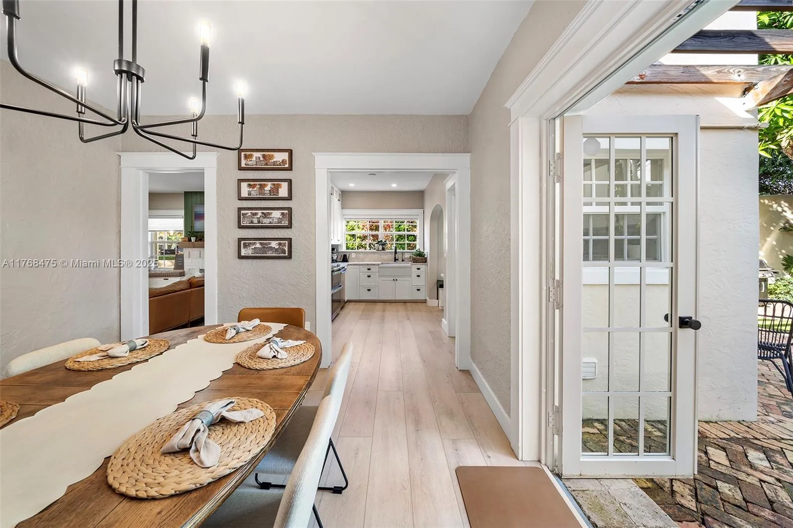 Coral Gables, Florida 33134, United States, 4 Bedrooms Bedrooms, ,3 BathroomsBathrooms,Residential,Active,92692