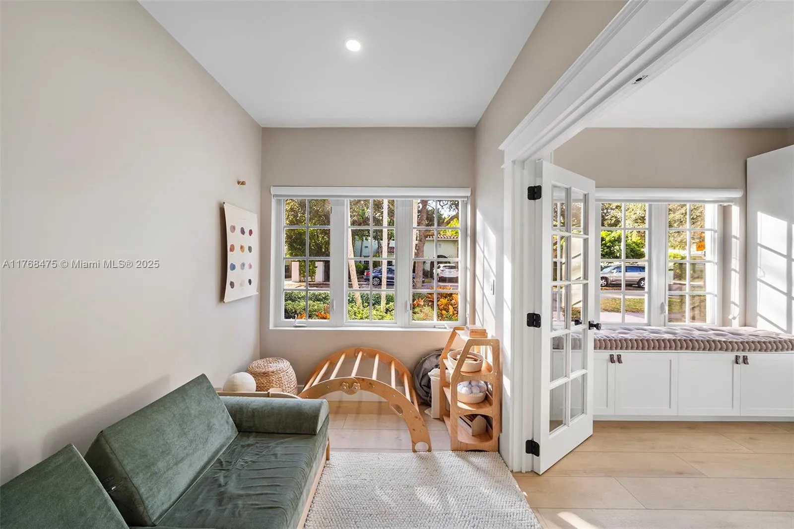 Coral Gables, Florida 33134, United States, 4 Bedrooms Bedrooms, ,3 BathroomsBathrooms,Residential,Active,92692