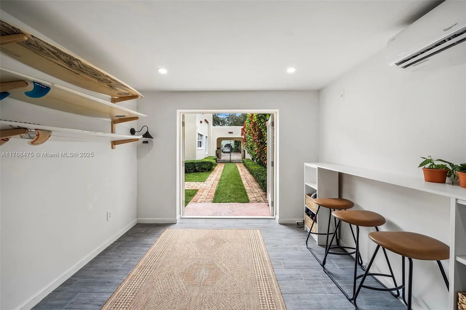 Coral Gables, Florida 33134, United States, 4 Bedrooms Bedrooms, ,3 BathroomsBathrooms,Residential,Active,92692