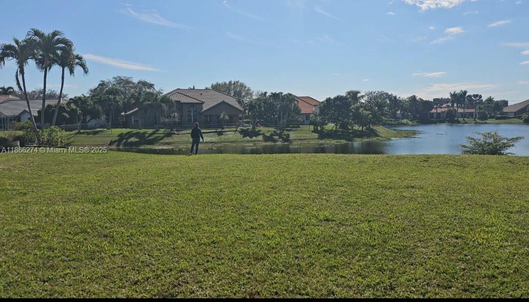 8280 NW 43 St