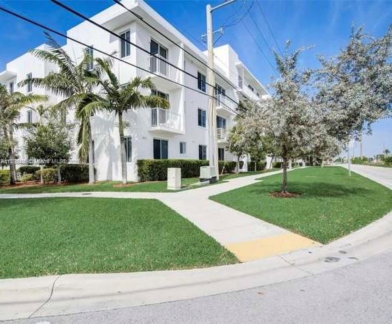 Property for Sale at 2651 Ne 212th Ter 305, Miami, Broward County, Florida - Bedrooms: 2 
Bathrooms: 2  - $369,000