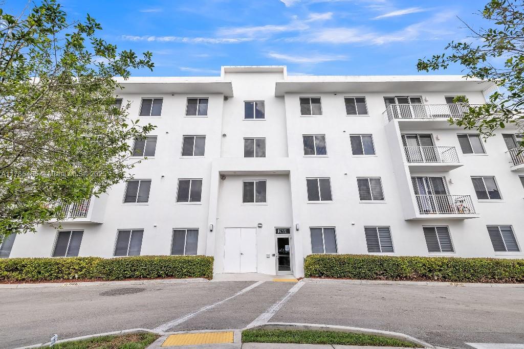 2651 Ne 212th Ter 305, Miami, Broward County, Florida - 2 Bedrooms  
2 Bathrooms - 