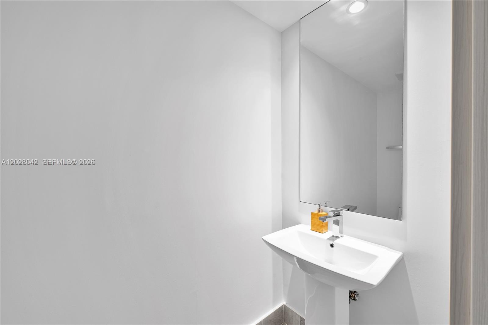 801 SMA RESIDENCES CONDO - Residential