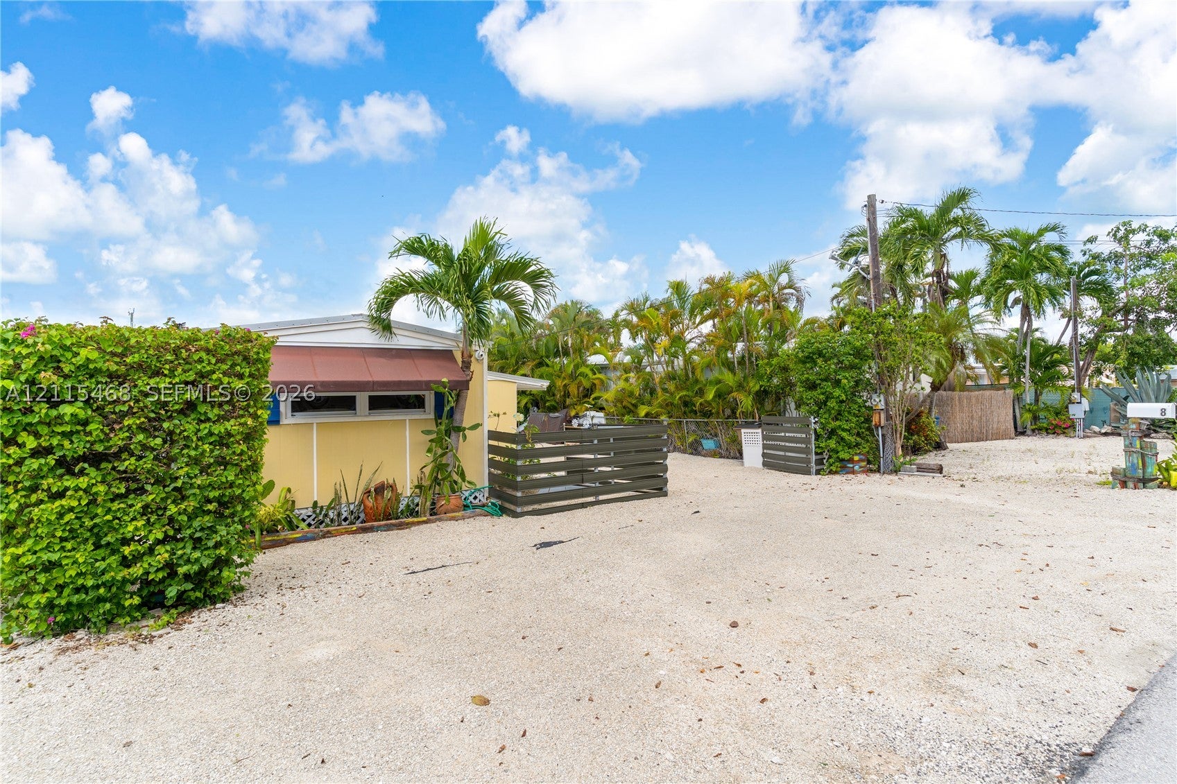 8 Grassy Rd