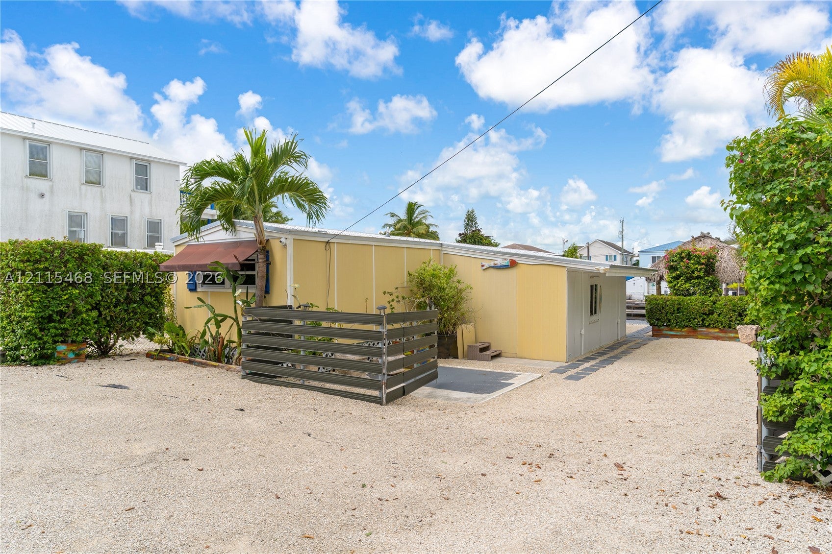 8 Grassy Rd