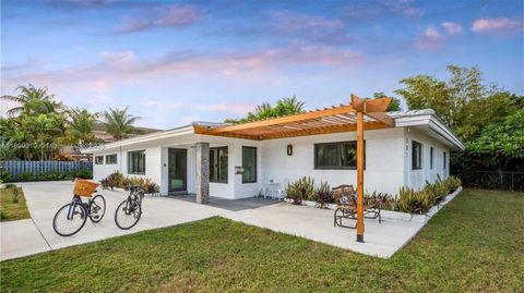 Photo of 201 NE 26th Ave, Pompano Beach, FL 33062 (MLS # A11899010)