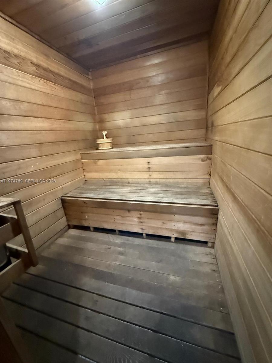 EASTERN SHORES WHITE HOUS - Residential Lease