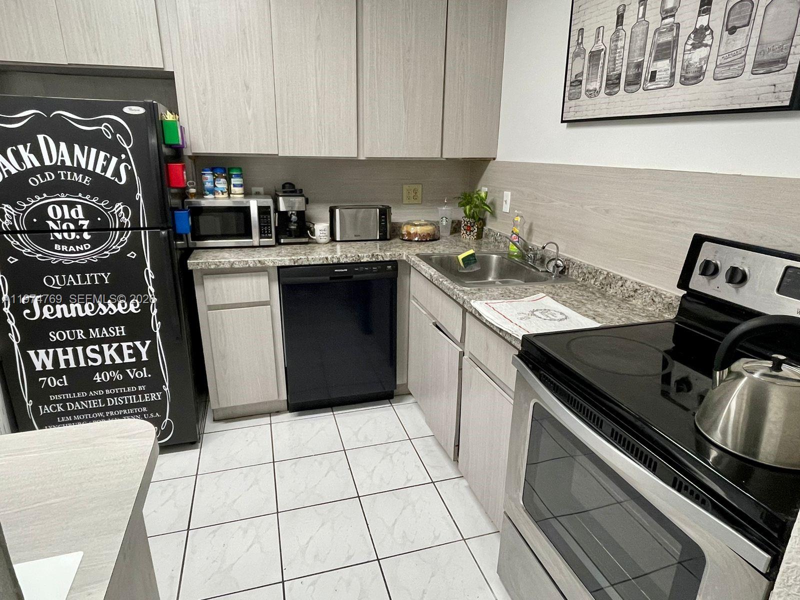 3660 NE 166th St 212