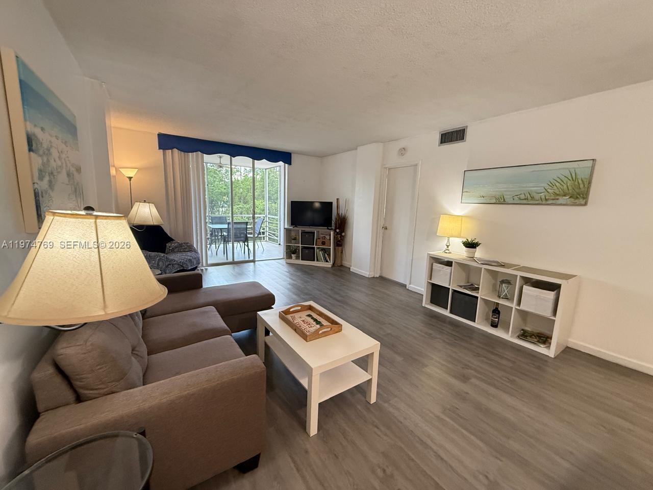 EASTERN SHORES WHITE HOUS - Residential Lease