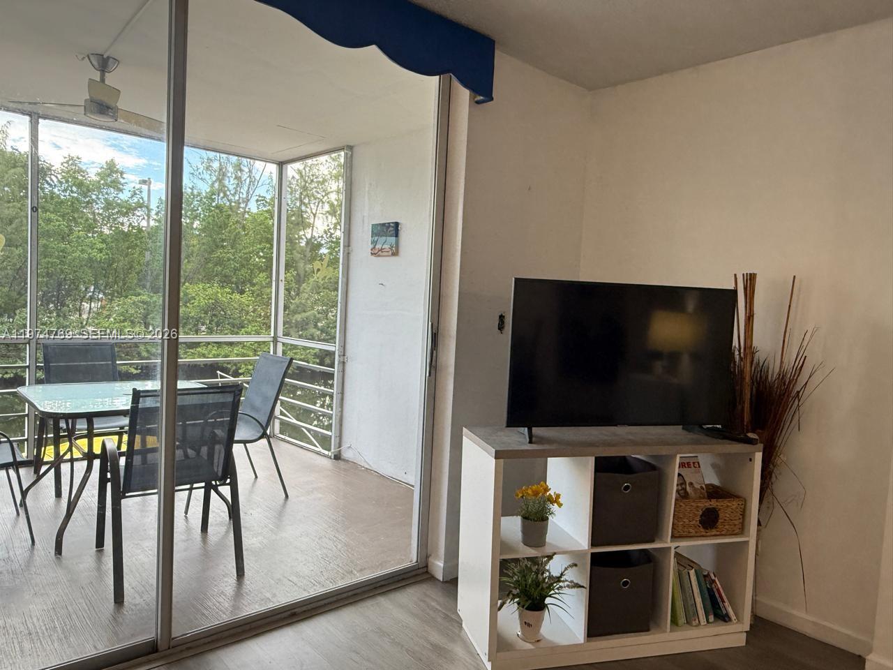 EASTERN SHORES WHITE HOUS - Residential Lease