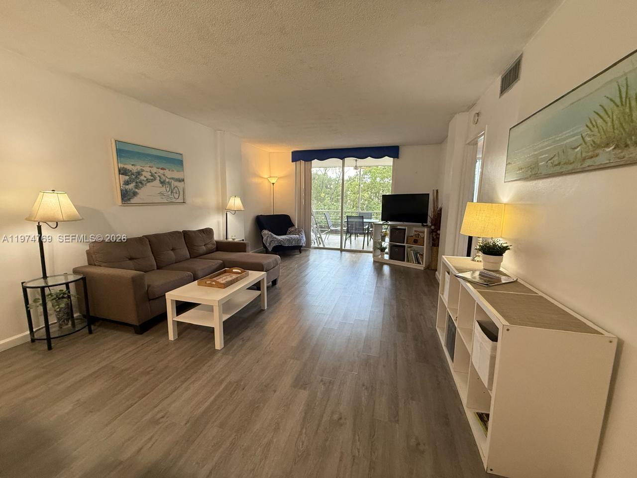 EASTERN SHORES WHITE HOUS - Residential Lease