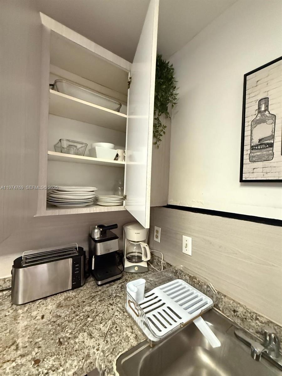 EASTERN SHORES WHITE HOUS - Residential Lease