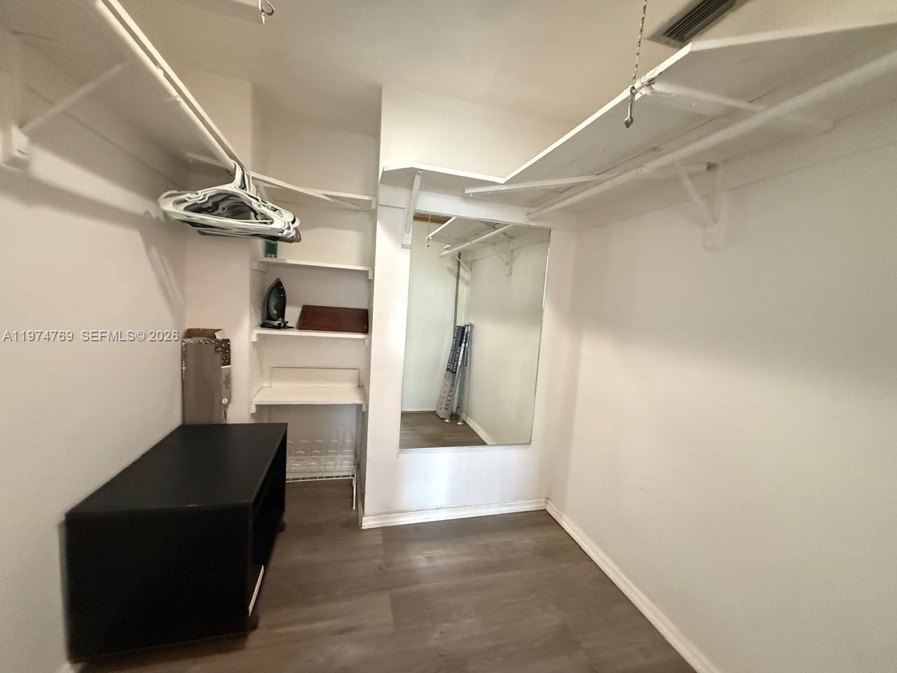 EASTERN SHORES WHITE HOUS - Residential Lease