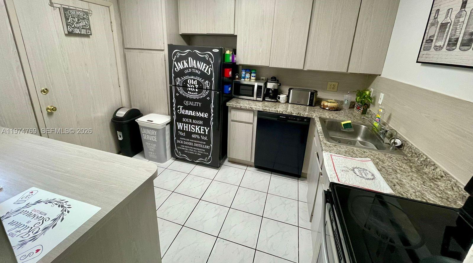 3660 NE 166th St 212