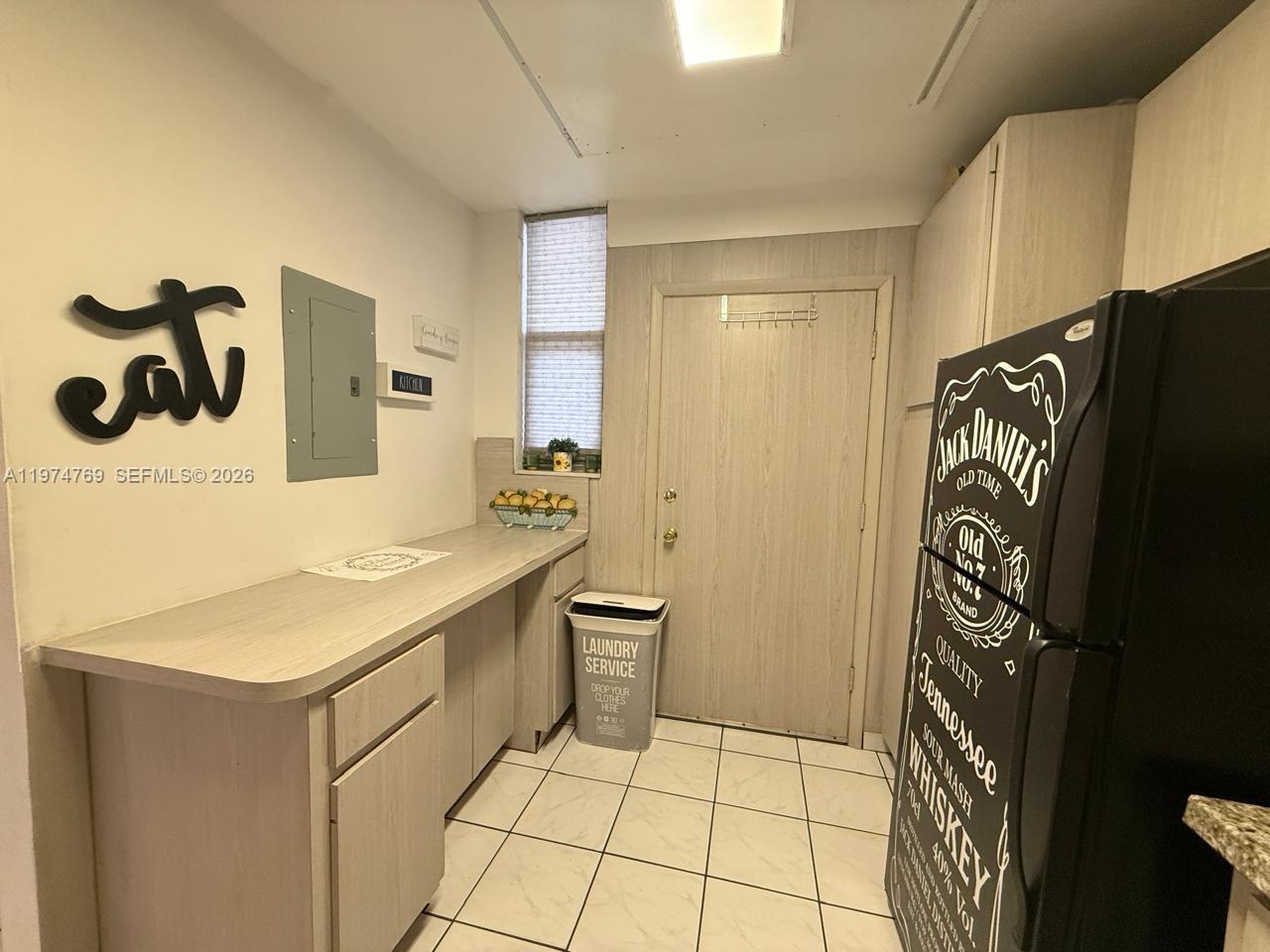 EASTERN SHORES WHITE HOUS - Residential Lease