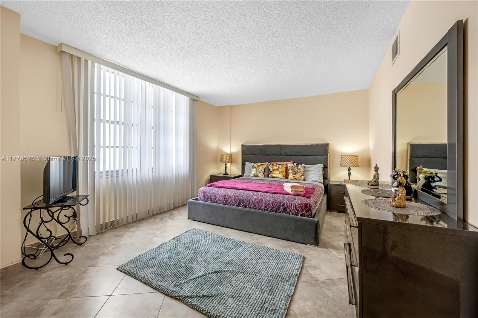 SEA AIR TOWERS CONDO - Residential Lease