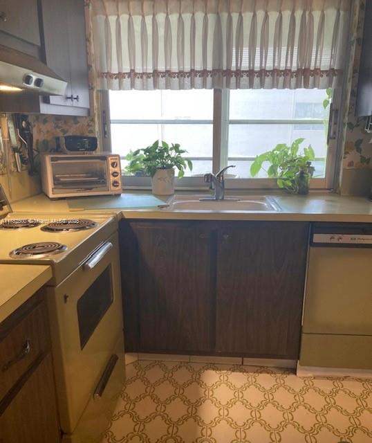 LIME BAY CONDOMINIUM 8 - Residential