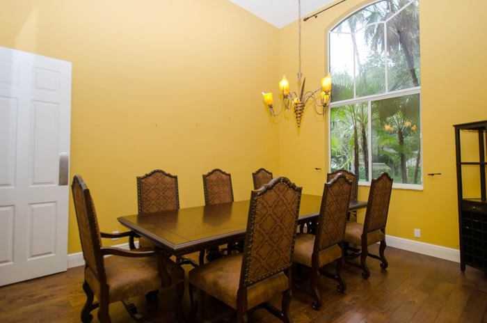 Hollywood Oaks - Residential
