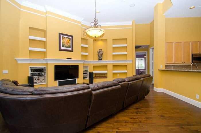 Hollywood Oaks - Residential