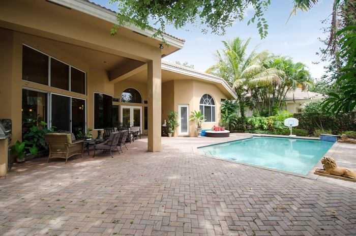 Hollywood Oaks - Residential