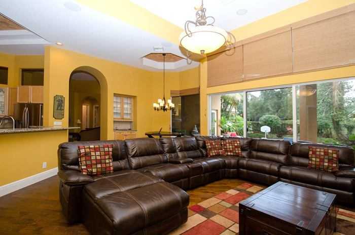 Hollywood Oaks - Residential
