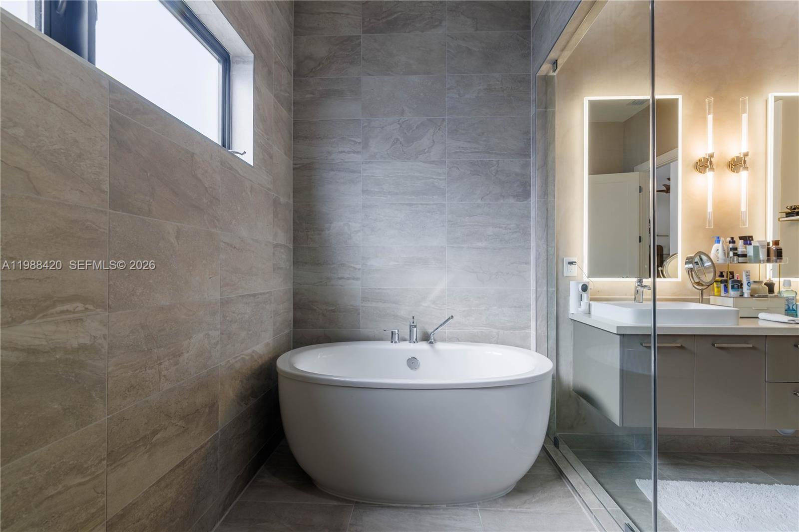 DOWNTOWN DORAL SOUTH PHAS - Residential