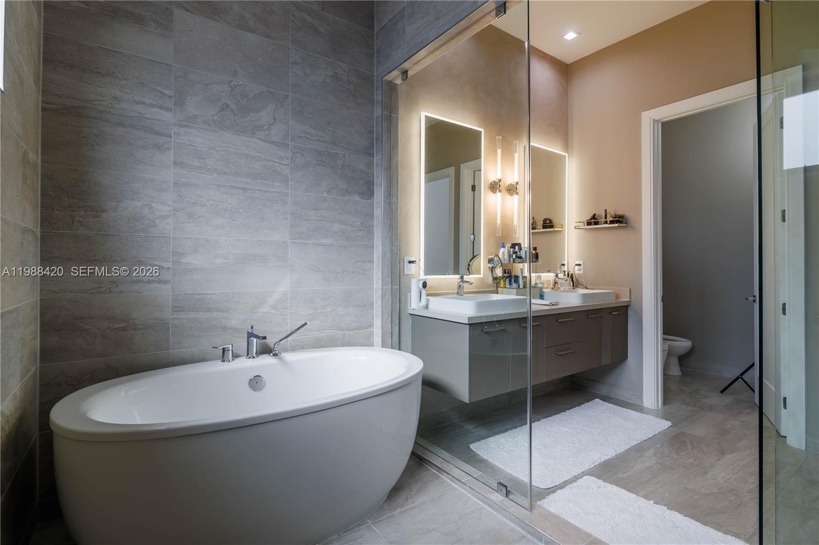 DOWNTOWN DORAL SOUTH PHAS - Residential