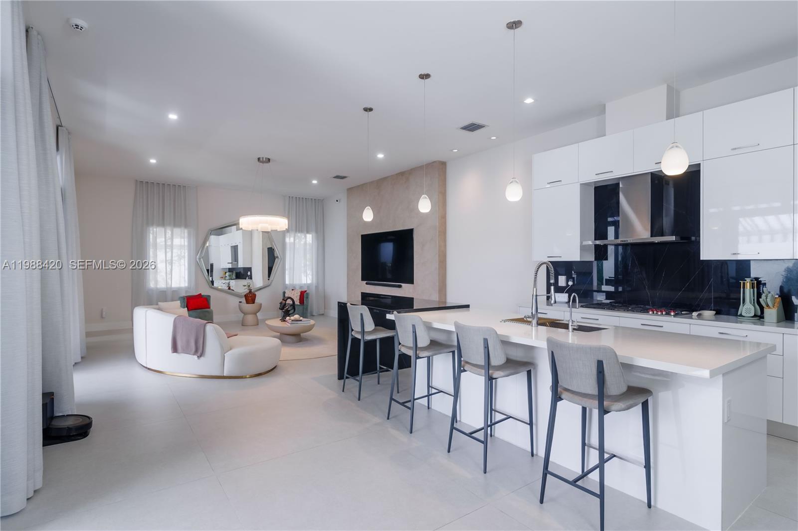 DOWNTOWN DORAL SOUTH PHAS - Residential