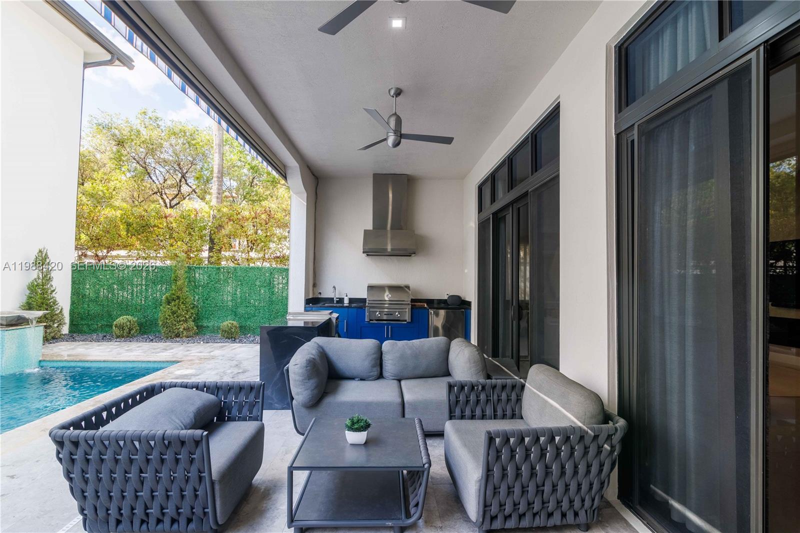 DOWNTOWN DORAL SOUTH PHAS - Residential