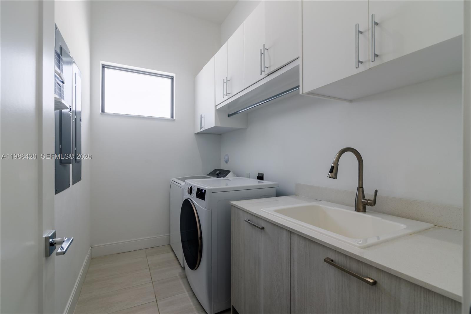 DOWNTOWN DORAL SOUTH PHAS - Residential