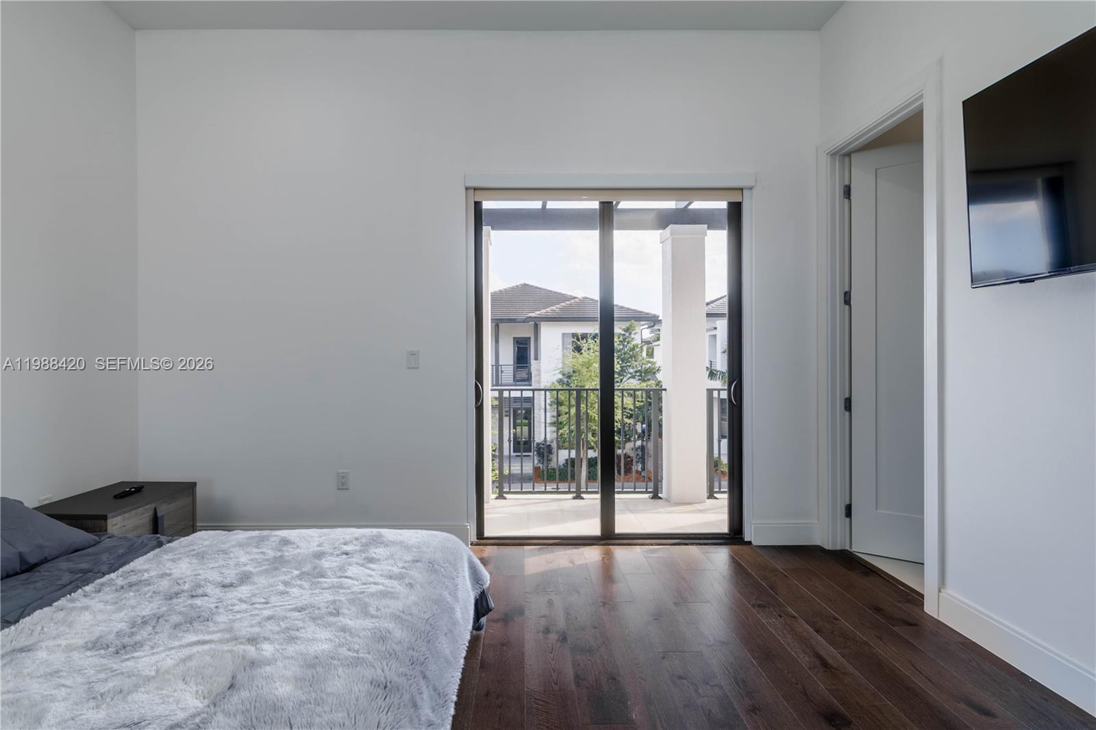 DOWNTOWN DORAL SOUTH PHAS - Residential