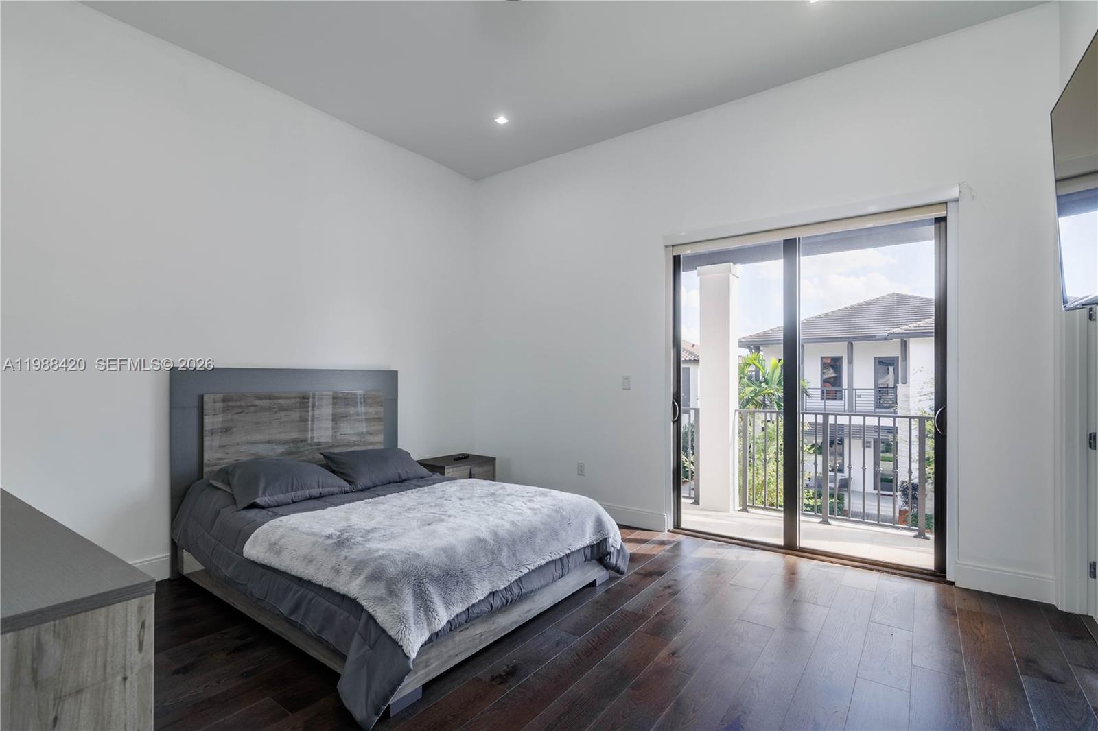 DOWNTOWN DORAL SOUTH PHAS - Residential